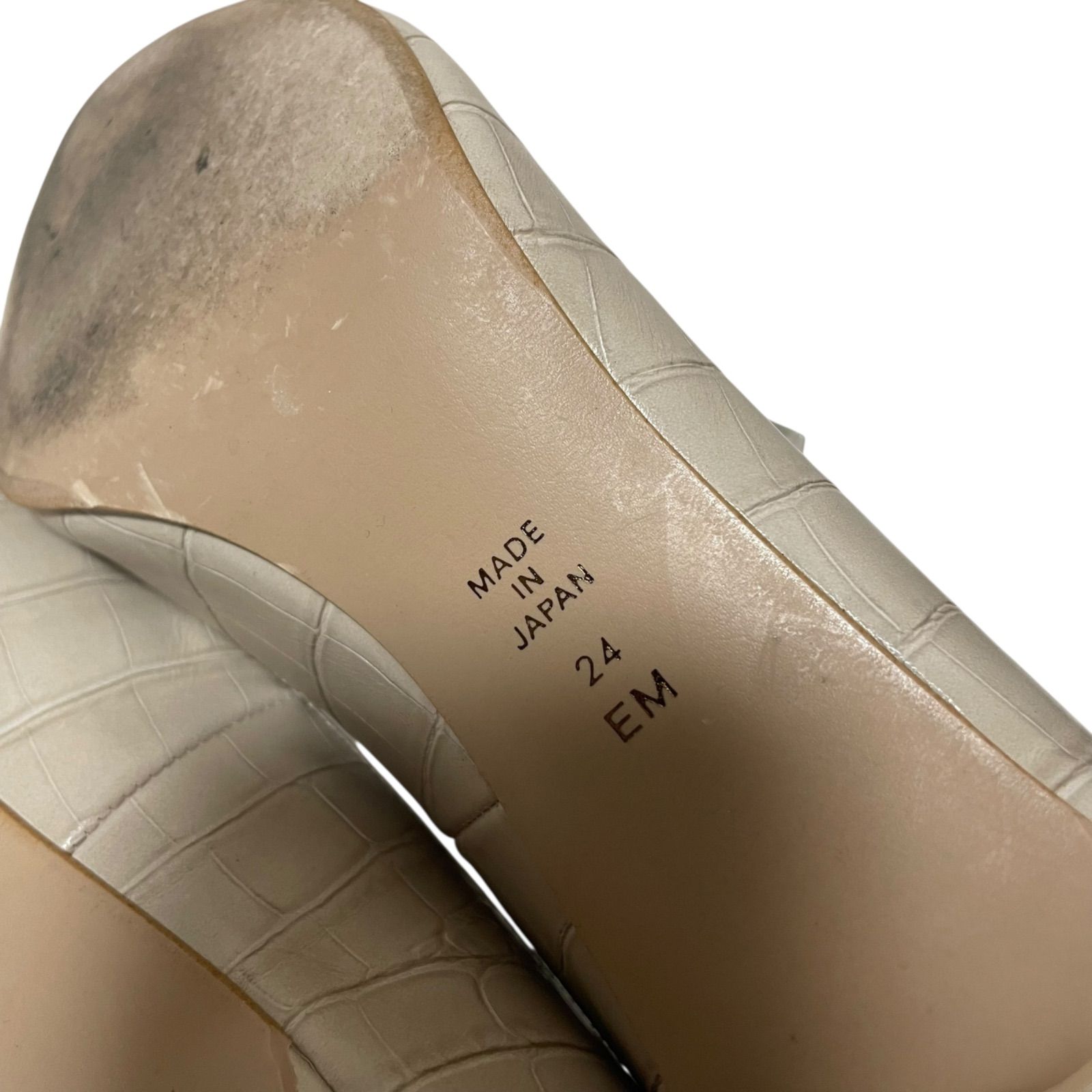 美品✨DIANA ダイアナ　クロコ　ポインテッドパンプス　ベージュ　24 美品 】DIANA ダイアナ クロコ型押し パンプス 23.5㎝ ベージュ - メルカリ