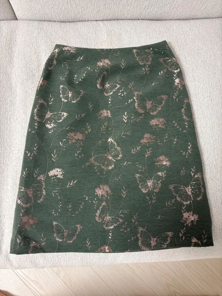 ミディ スカート