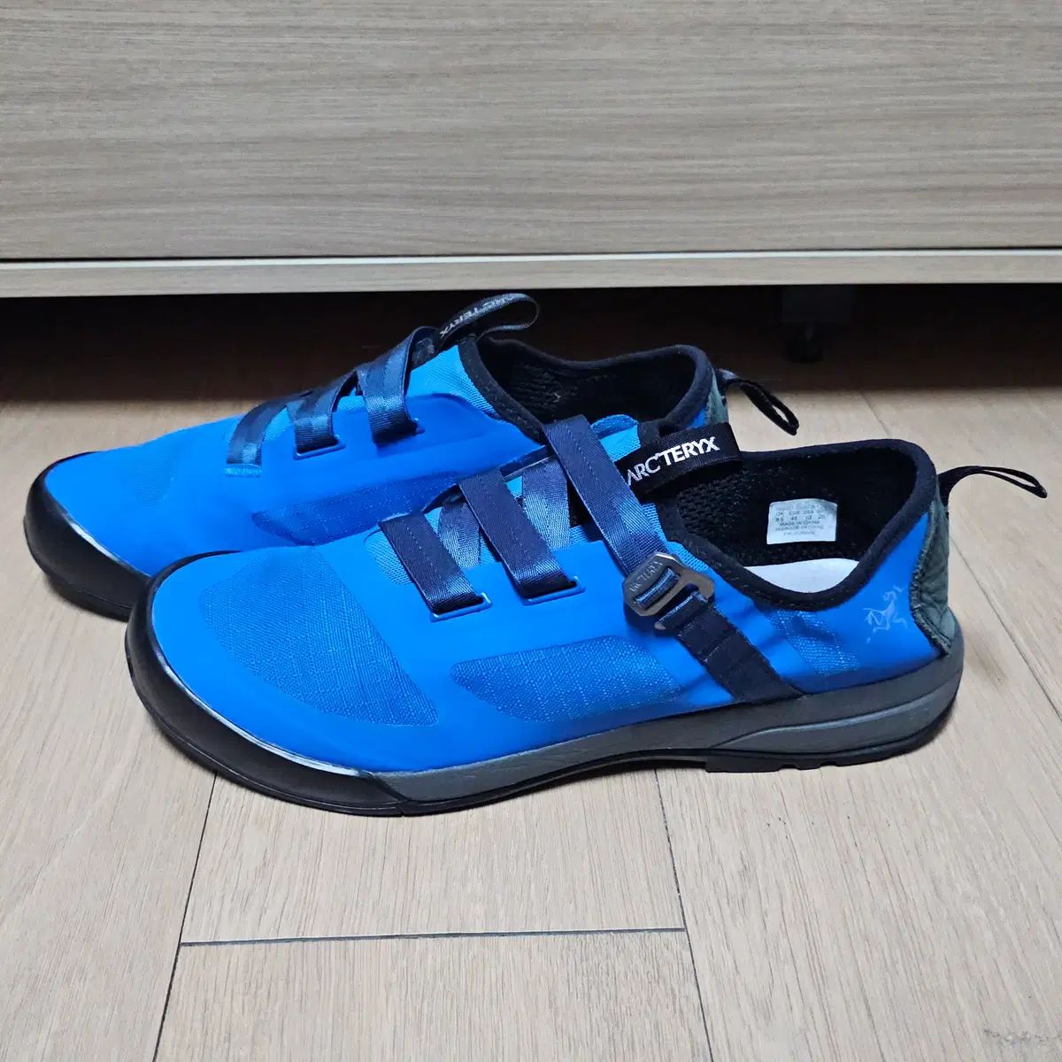 アークテリクス アラキス 超軽量 アプローチ Vibram メンズ シューズ 280