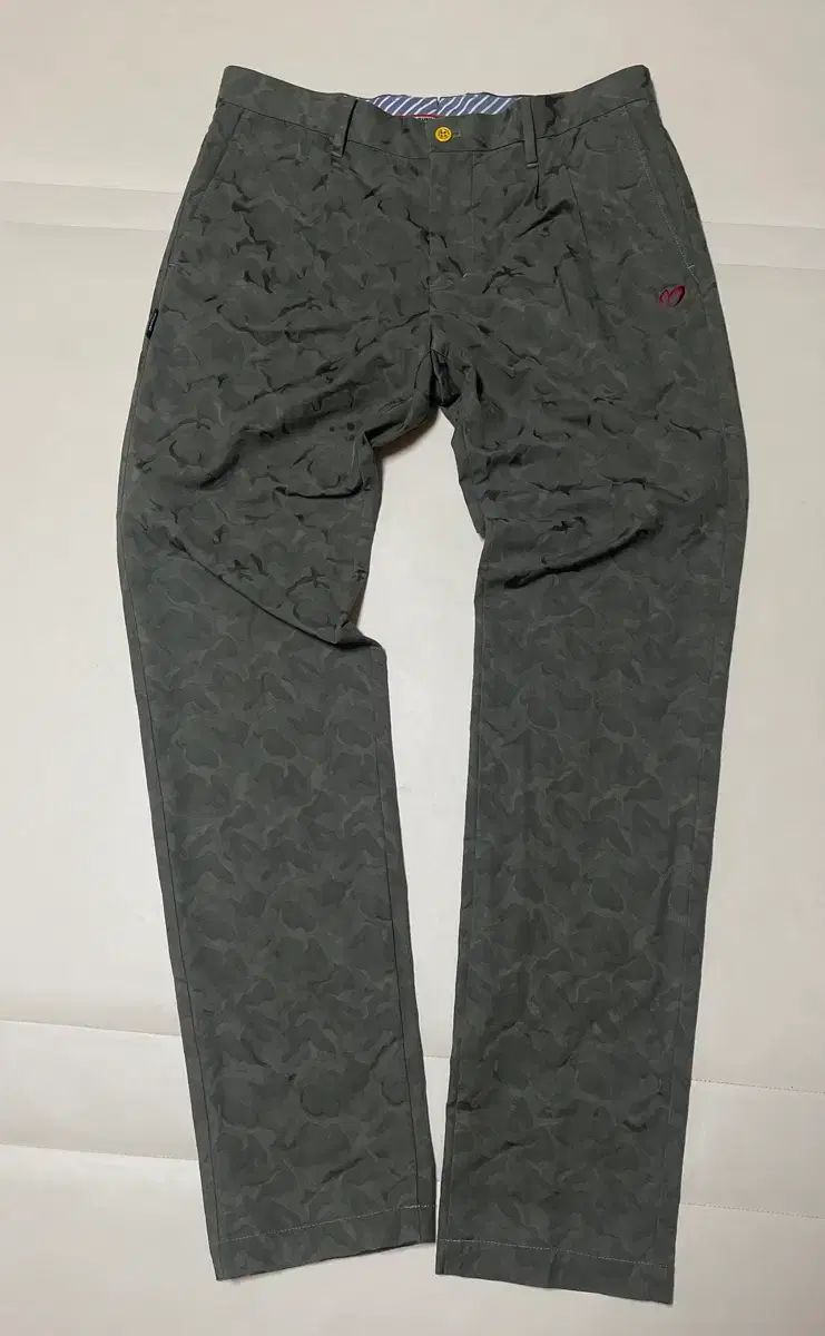 マスターバニーエディション カモフラ ゴルフ ズボン