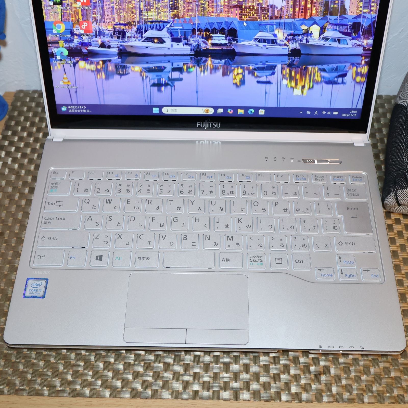 ほぼ新品Win11公式対応i7/メ8/SSD/DVD/タッチパネル/無線/カメラ