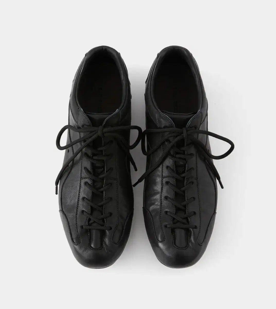 ROMANTIC MOVE ボウラー スニーカー