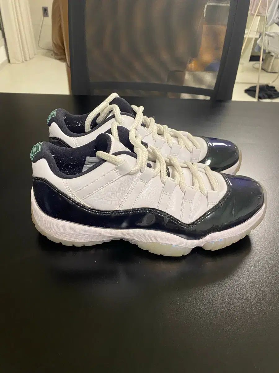 ジョーダン 11 レトロ ロー コンコルド 250