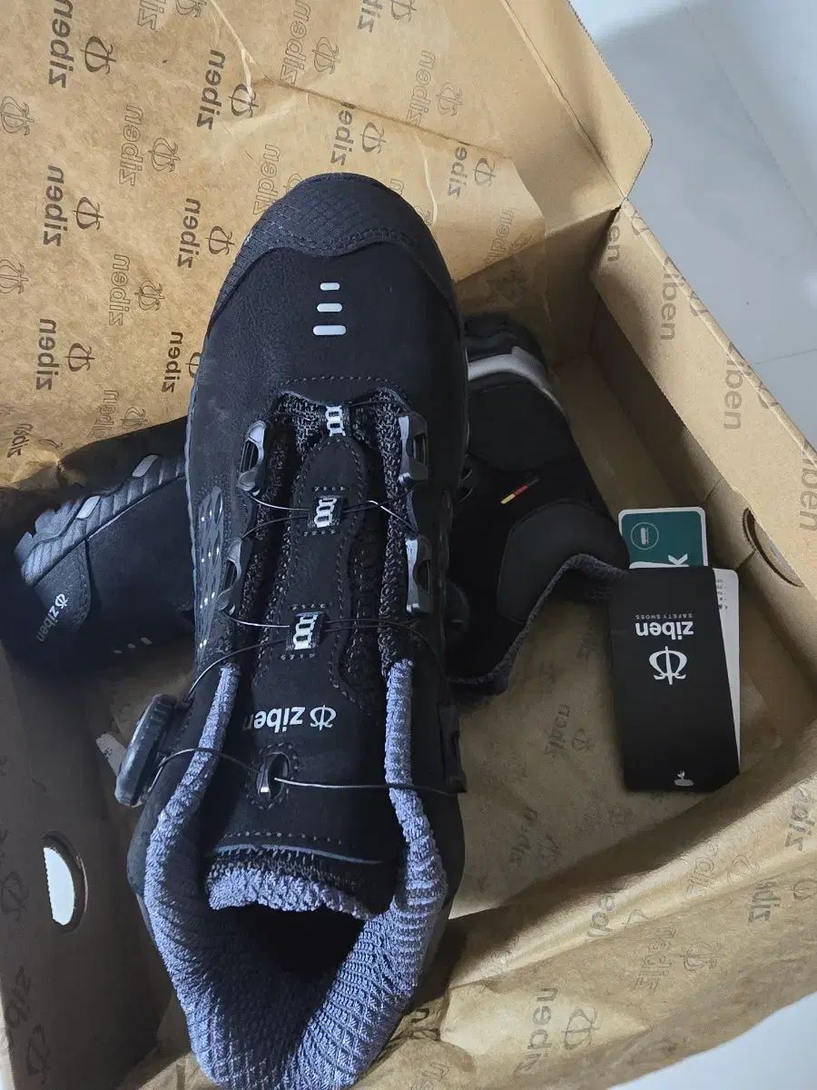  ZIBEN ジベン 安全靴 ZB-215 A その他 靴