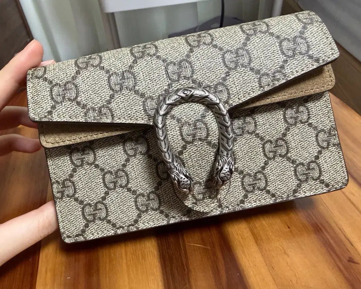 グッチ ディオニュソス GG シュプリーム チェーンバッグ SUPERミニ クロスバック