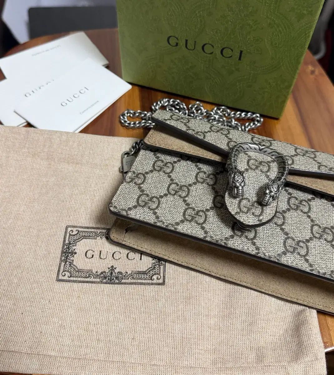 グッチ ディオニュソス GG シュプリーム チェーンバッグ SUPERミニ クロスバック