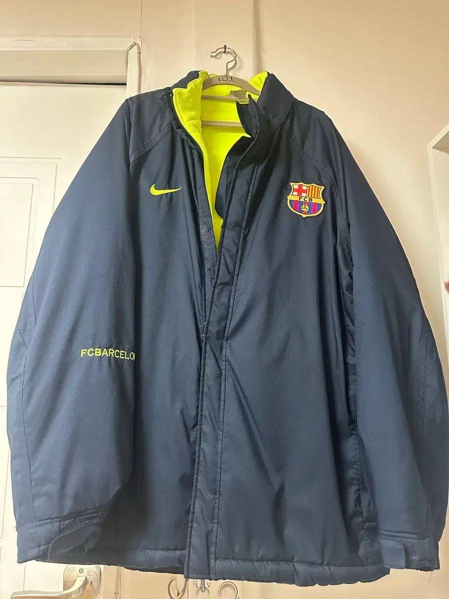 NIKE ナイキ バルセロナ ウィンドブレーカー 美品NIKE ナイキサッカー