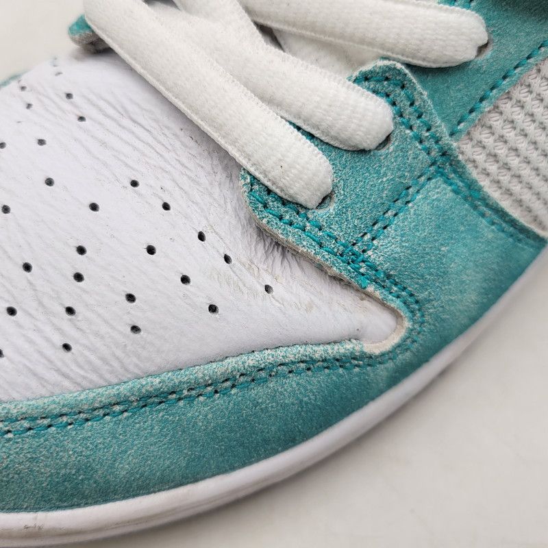 ナイキエスビー APRIL