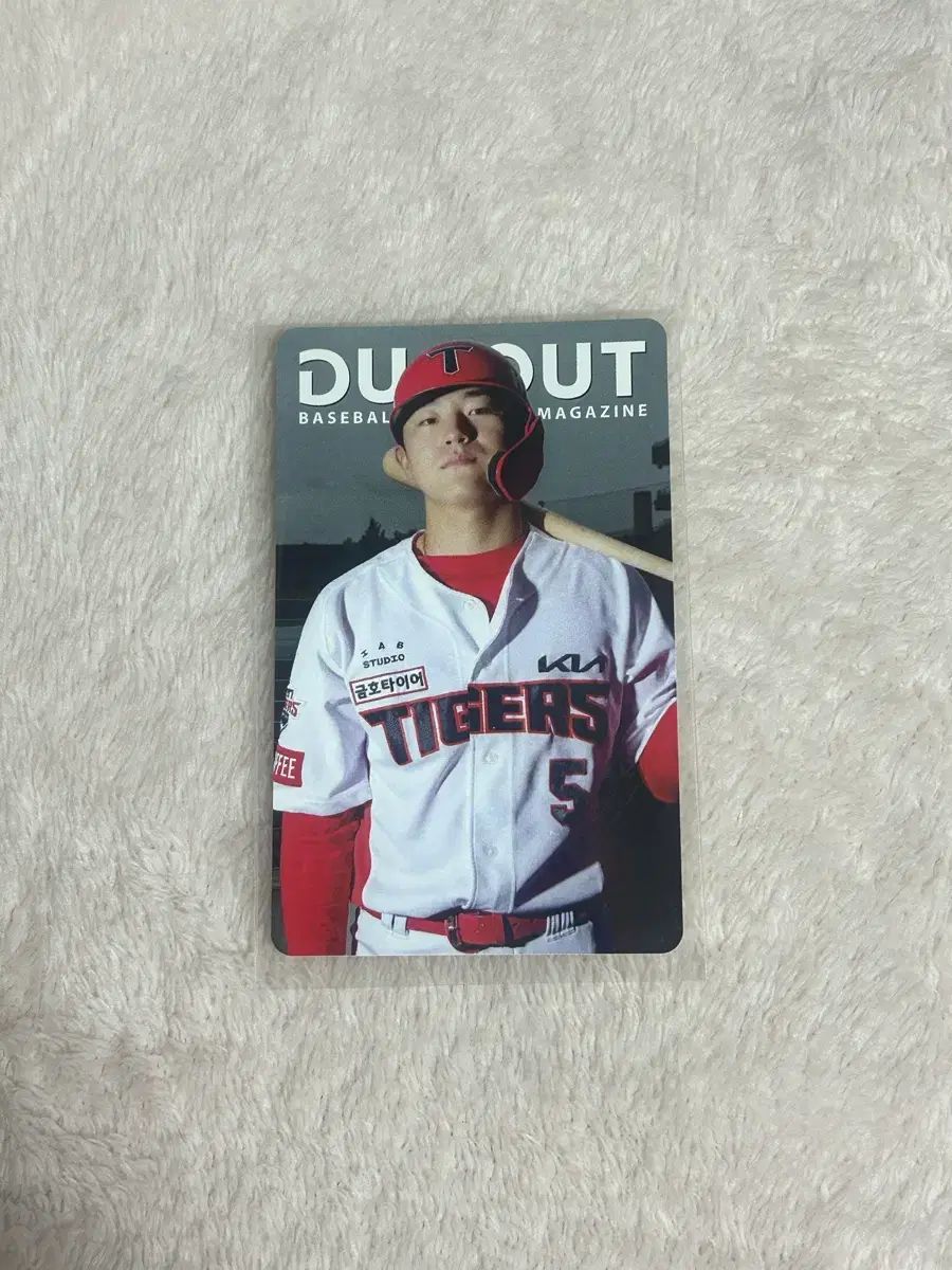 爆買い，低価 KIAタイガース キア キム・ドヨン DUGOUT (韓国雑誌) トレカ 記念グッズ