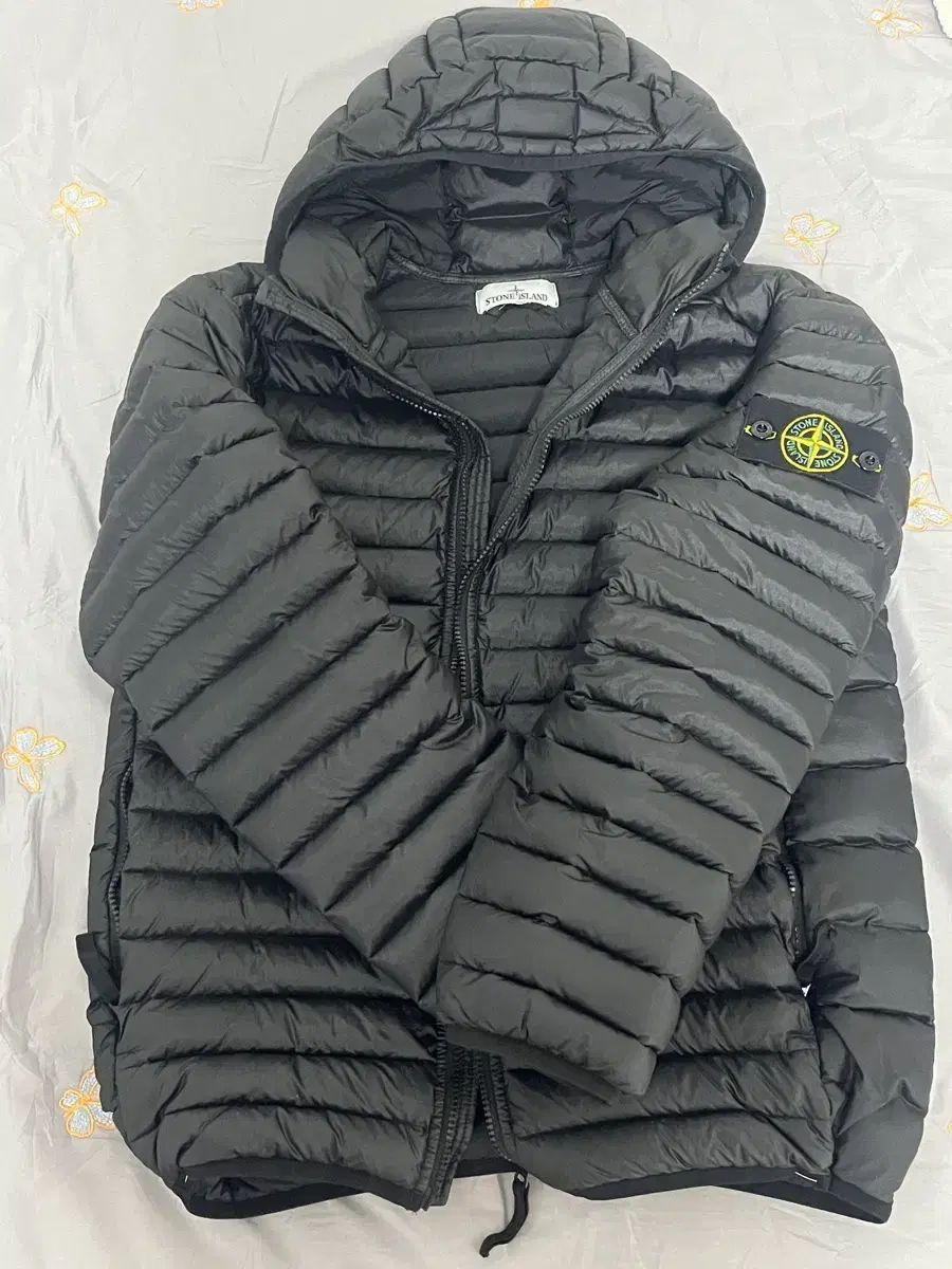 STONE ISLAND ストーンアイランド ルームウーブン 軽量ダウン ほぼ