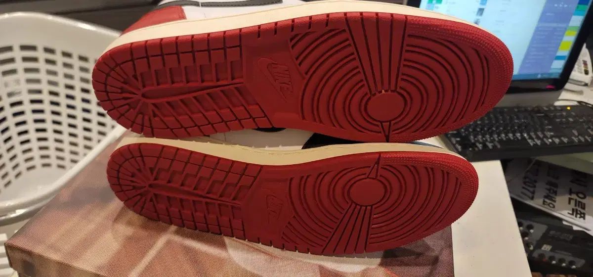 ナイキ エアジョーダン 1 og ブラックトゥー 295