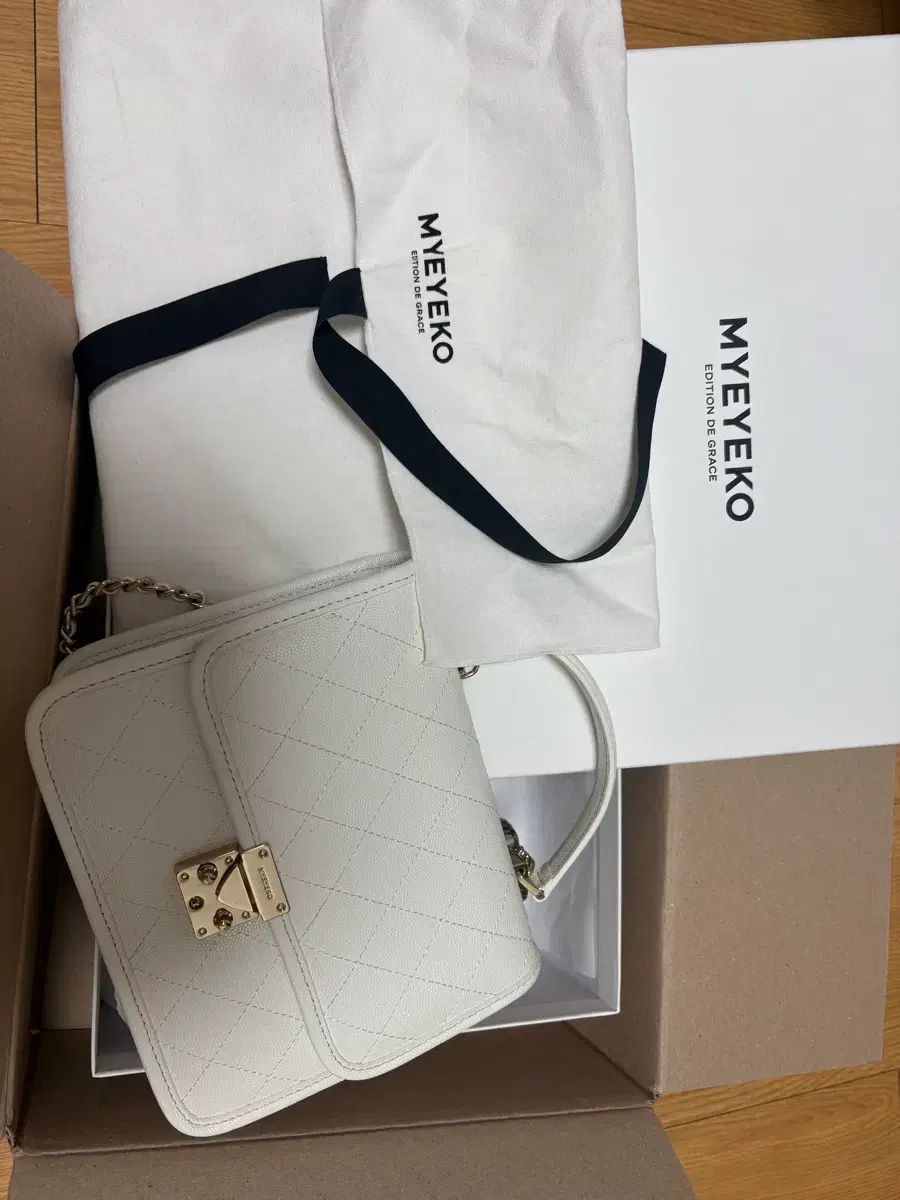 MY アイコ ソフィアバッグ ミディアム - 白 キャビア