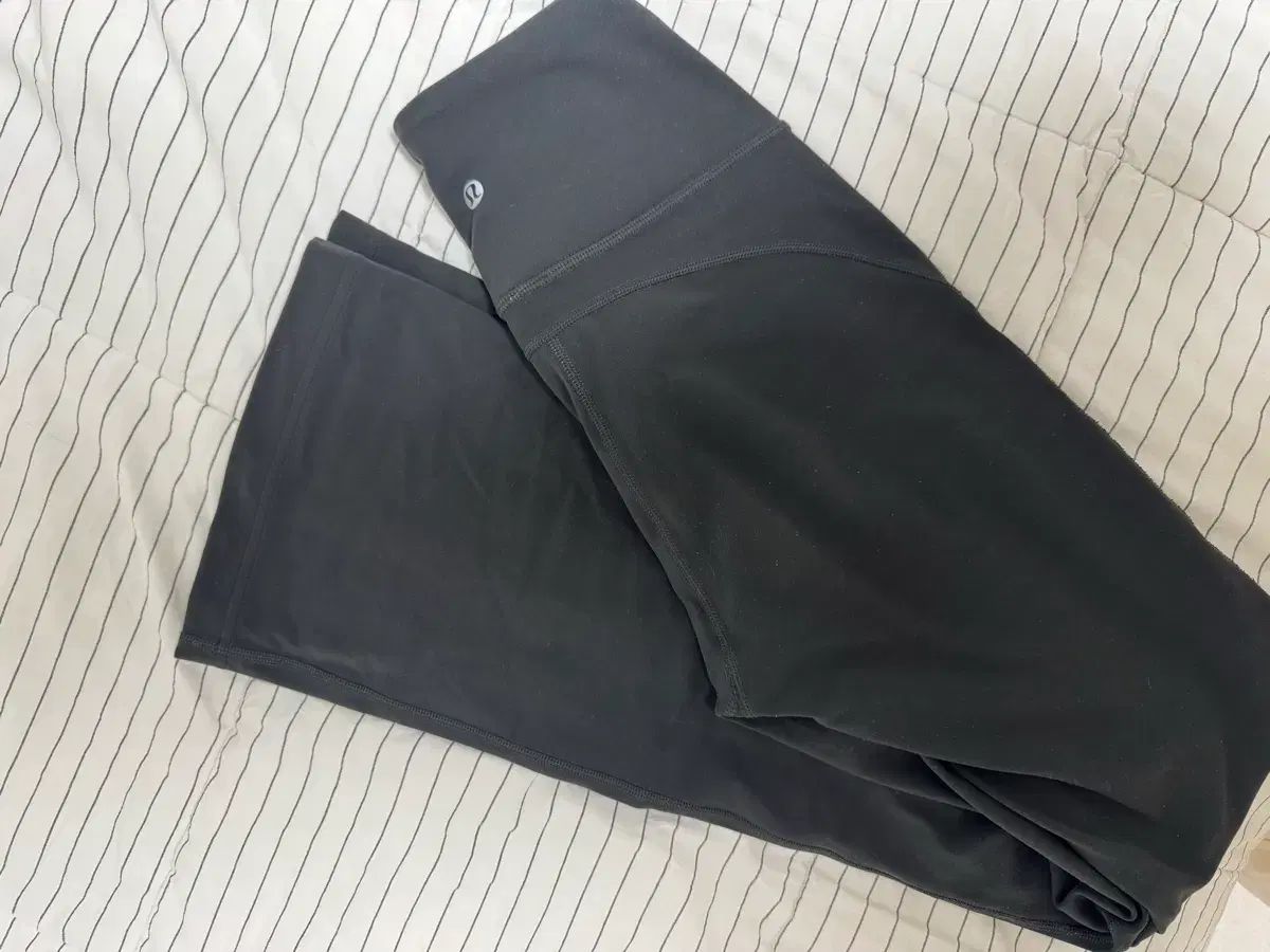 ルルレモン グルーヴ ブーツカット グレー 4