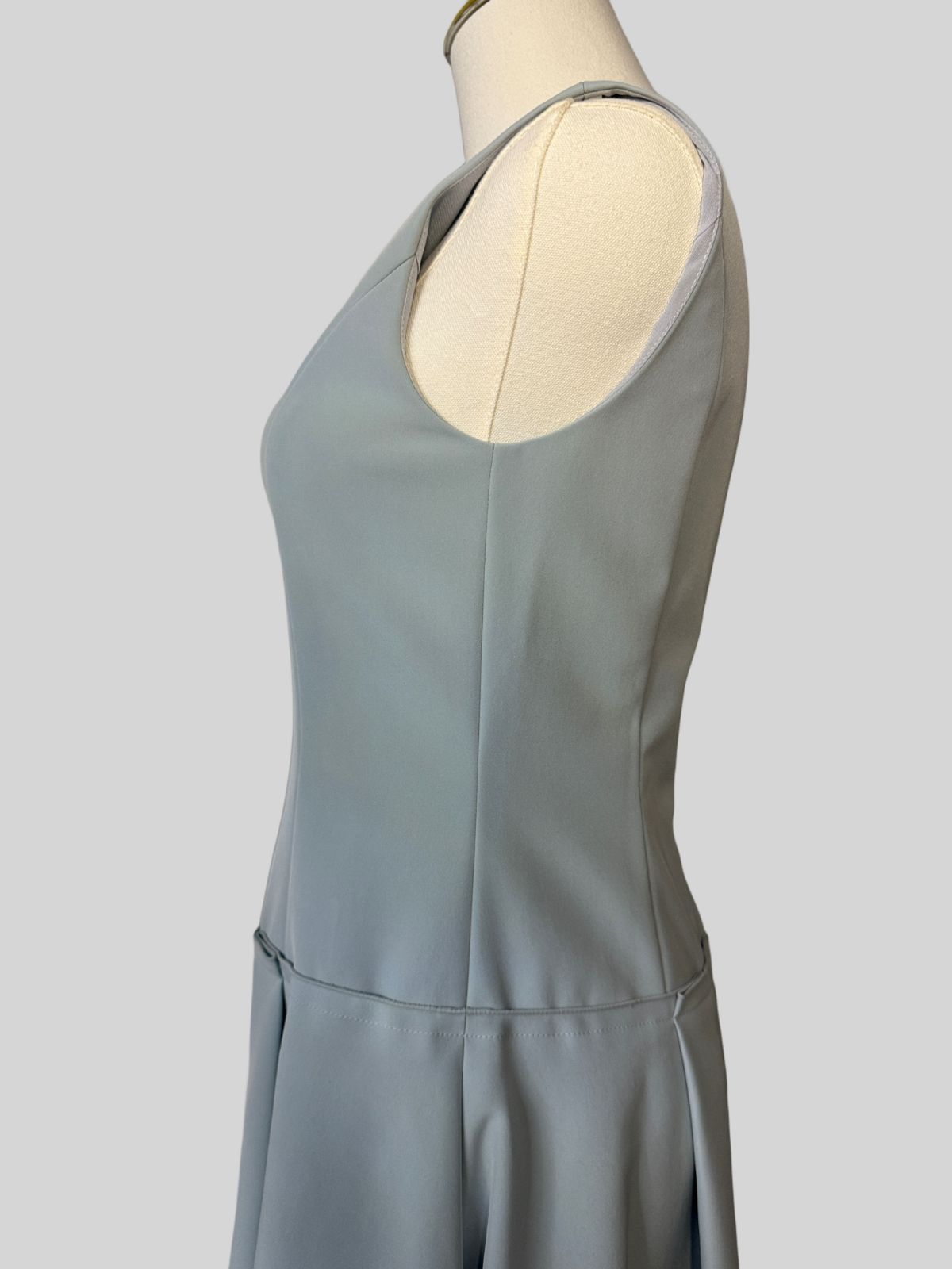 【極美品】フォクシーニューヨーク　ノースリーブワンピース38 ストレッチ　グレー 極美品FOXEY/フォクシーニューヨーク 39422 ドレス ノースリーブ