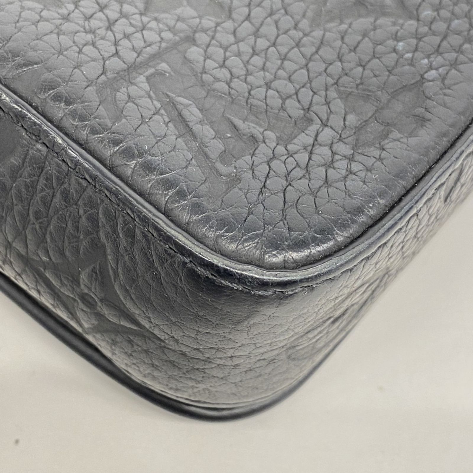 トリヨン Sロックヴェルティカルウェアラブルウォレット