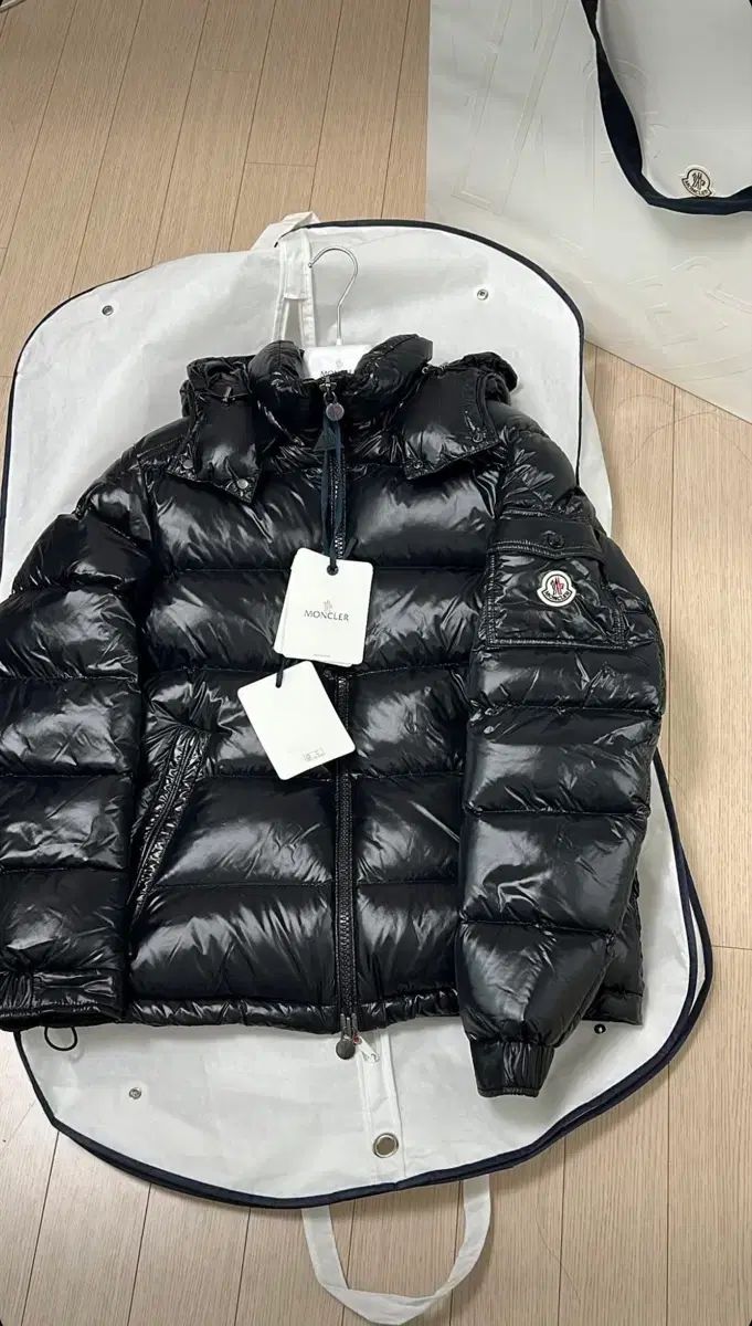 MONCLER モンクレール マヤ お買い物バッグ フール 構成