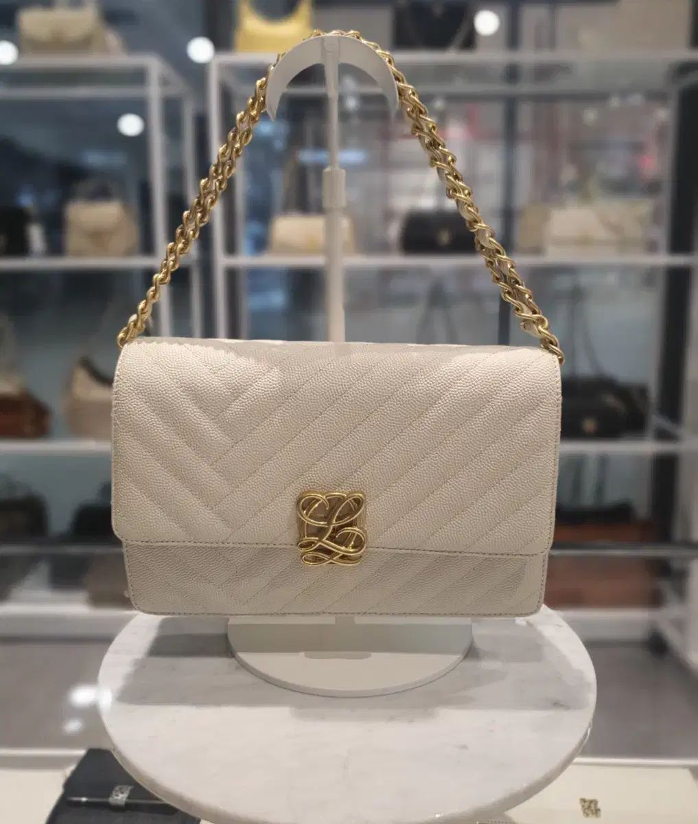 Louis Quatorze アイボリー キルティング チェーンバッグ