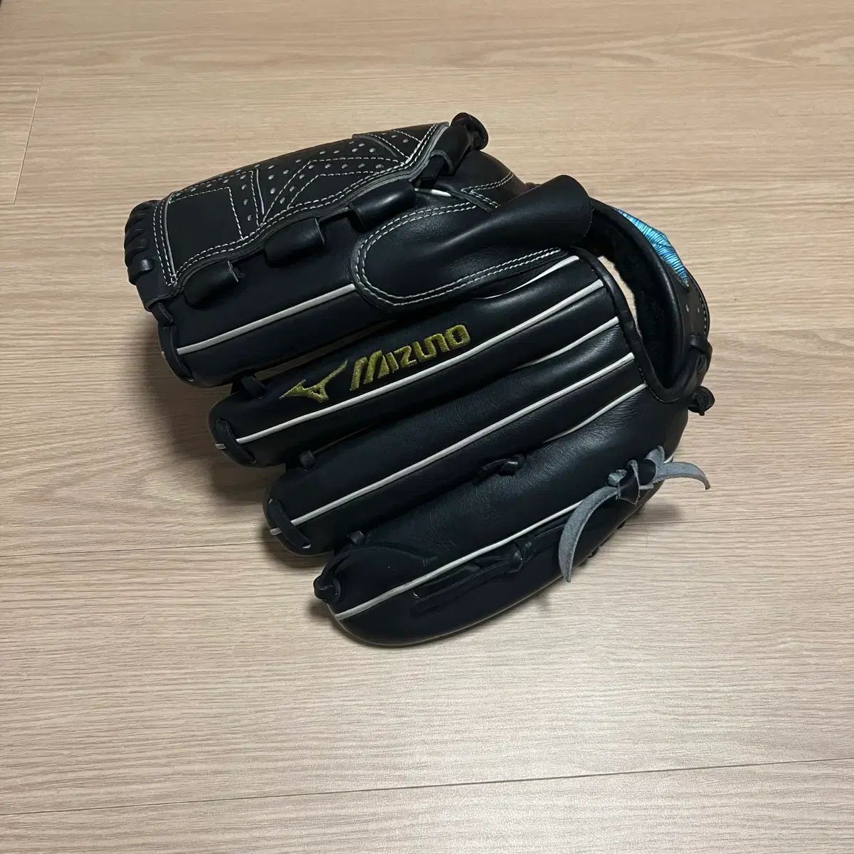 ミズノダイバーシティ投手用グローブ