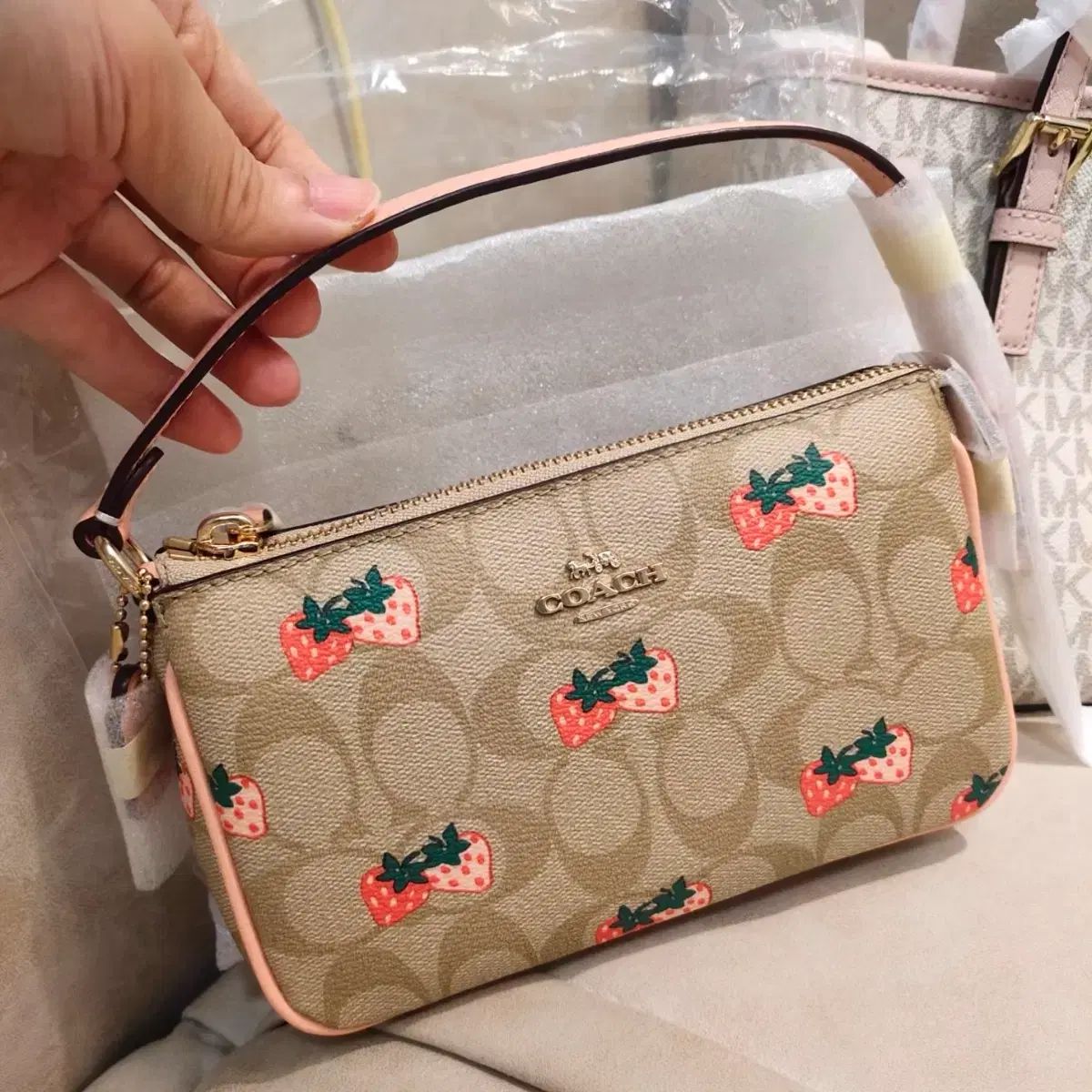 COACH コーチ シグネチャー cignature いちご ミニ クラッチバッグ