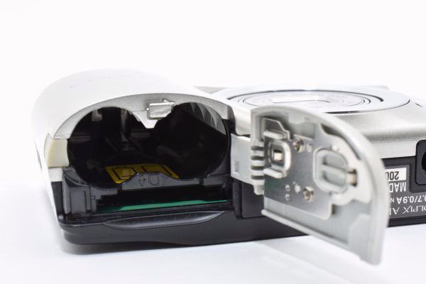 1614万画素 乾電池タイプ