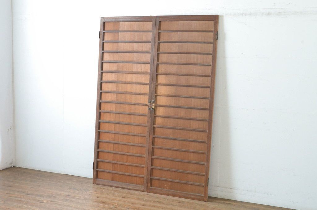 現状販売 両開き舞良戸扉一対 アンティーク建具 昭和初期 上手物 柾目 セット まいらど 板戸 ドア 4～7営業日前後で発送 修理加工希望の方3ヶ月程で発送 R 065075