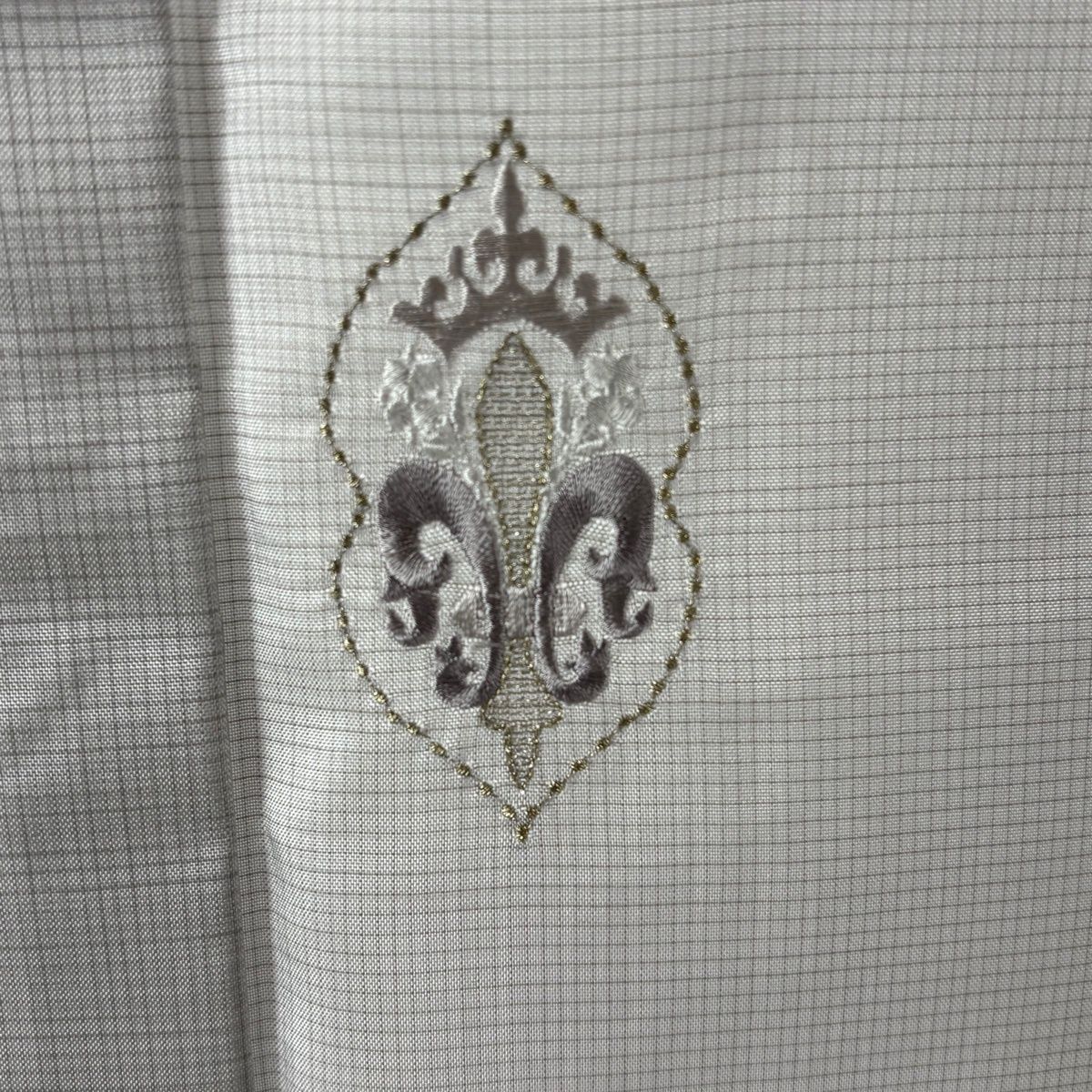  小紋 身丈172 cm 裄丈70 5 L 単衣 大島紬地 幾何学模様 草花 刺繍 金糸 灰色 正絹 小紋 着物