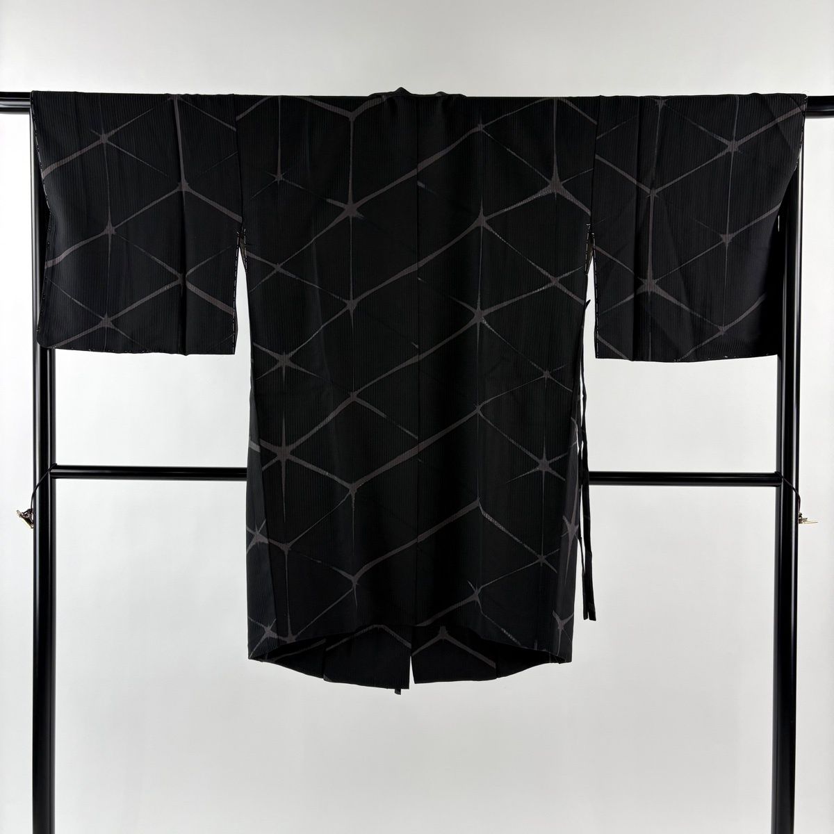 道中着 身丈94.5 cm 裄丈66.5 M 和装コート 幾何学模様 地紋 黒 正絹