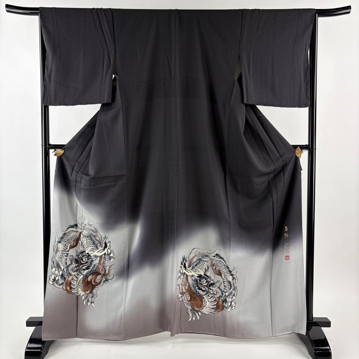 色留袖 身丈165.5 cm 裄丈66 M 袷 草野一騎 落款 龍 地紋 ぼかし 黒灰 正絹