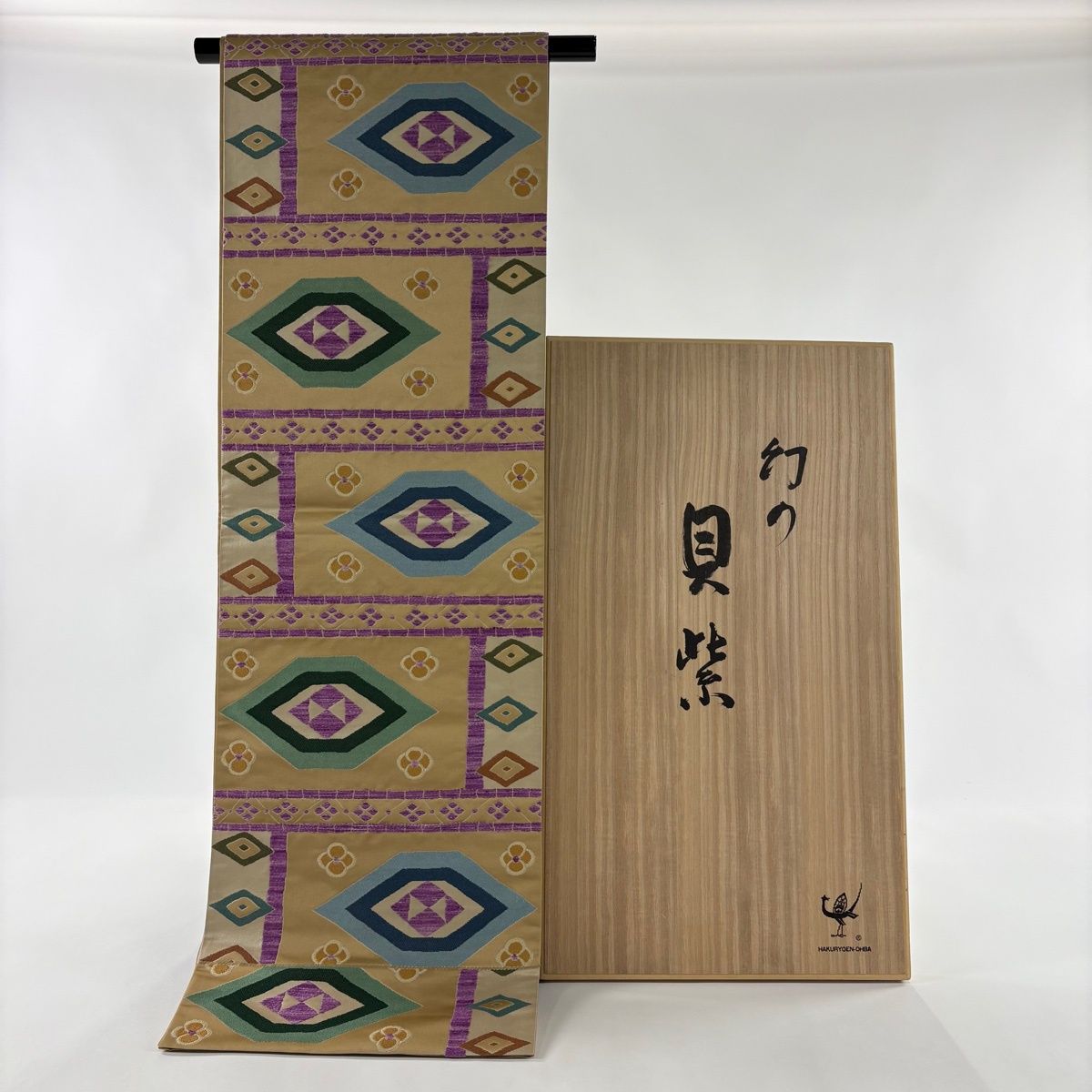 袋帯 青山みとも 落款 白綾苑大庭 貝紫 花 幾何学模様 箔 黄土色 六通 正絹