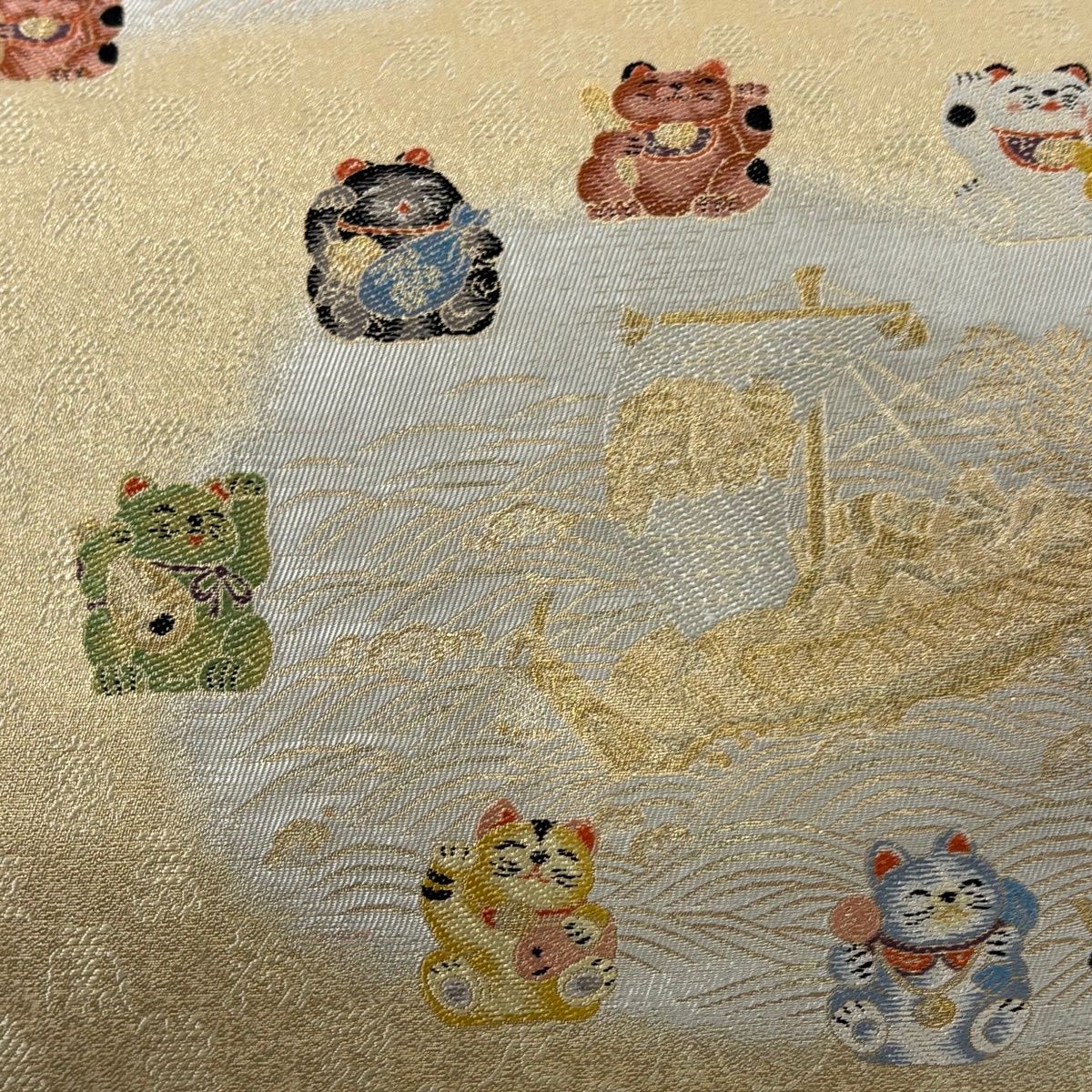 袋帯 招き猫 宝船 金糸 箔 ベージュ 六通 正絹