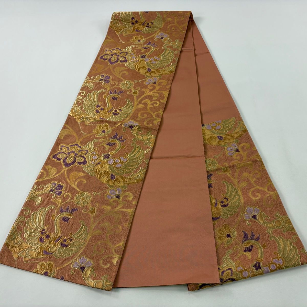 ピンクベージュ