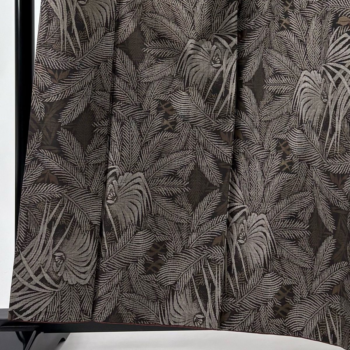 紬 身丈159 cm 裄丈65.5 M 袷 草花 葉柄 焦茶色 正絹