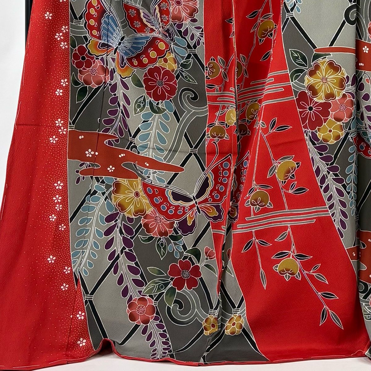 振袖 身丈174.5 cm 裄丈74 未仕立て 仮絵羽 蝶 桜 染め分け 縮緬 赤 正絹