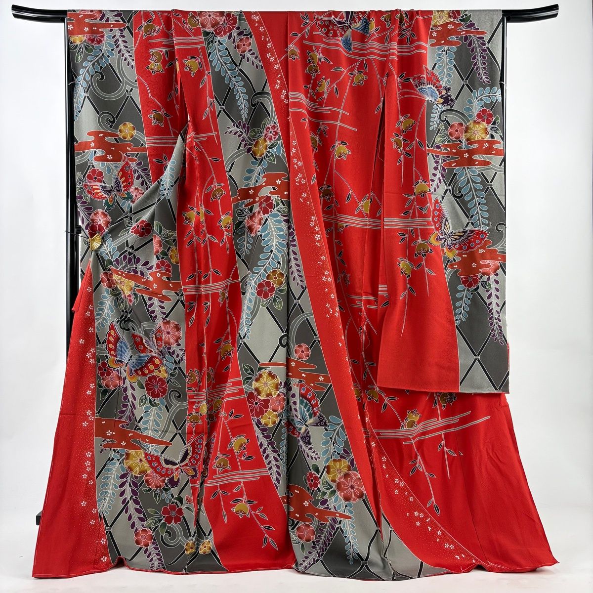 振袖 身丈174 5 cm 裄丈74 未仕立て 仮絵羽 蝶 桜 染め分け 縮緬 赤 正絹