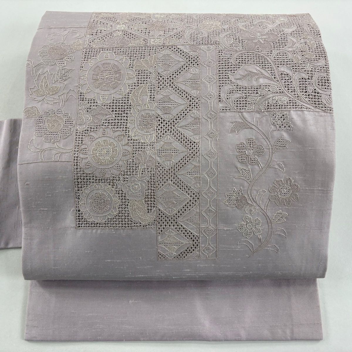 名古屋帯 秀品 紬地 草花 刺繍 薄紫 正絹