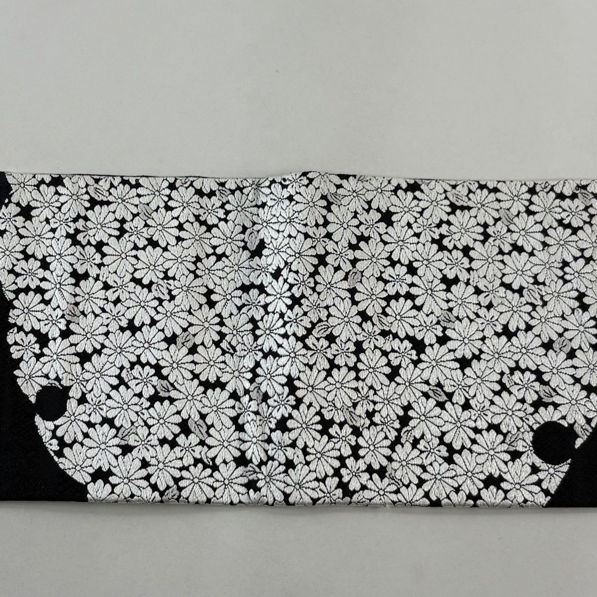 桜音様［4889］名古屋帯 美品 雪輪花唐草文様 九寸 逸品 正絹 着物 黒 桜音様［4889］名古屋帯 美品 雪輪花唐草文様 九寸 逸品 正絹 着物 黒