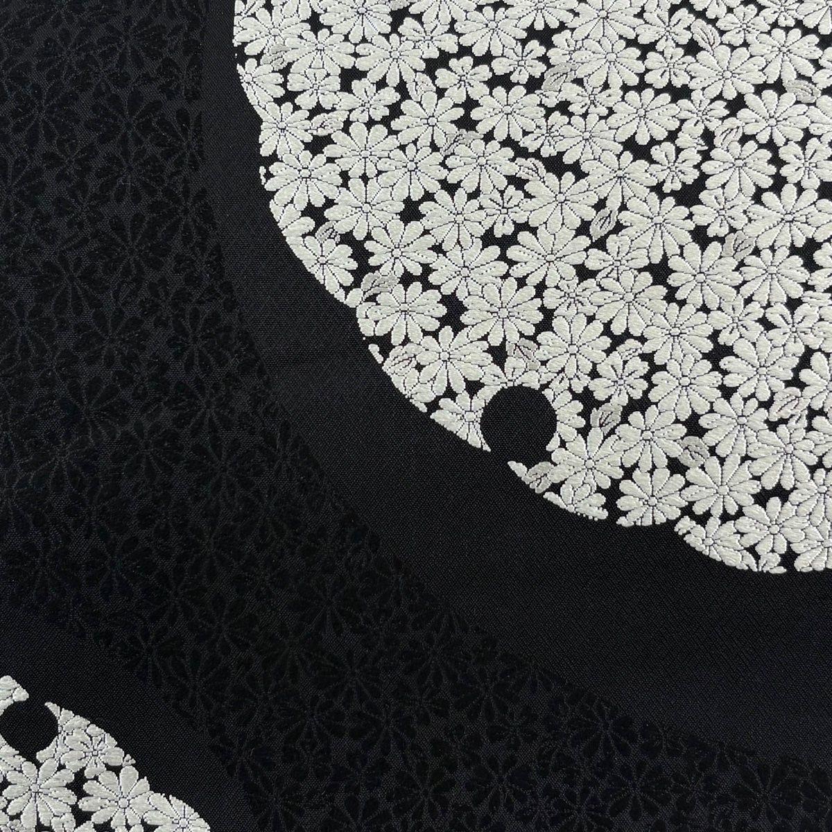 名古屋帯 秀品 落款 雪輪 桜 唐織 黒 正絹 【中古】 - メルカリ 名古屋帯 秀品 落款 雪輪 桜 唐織 黒 正絹 【中古】 - メルカリ