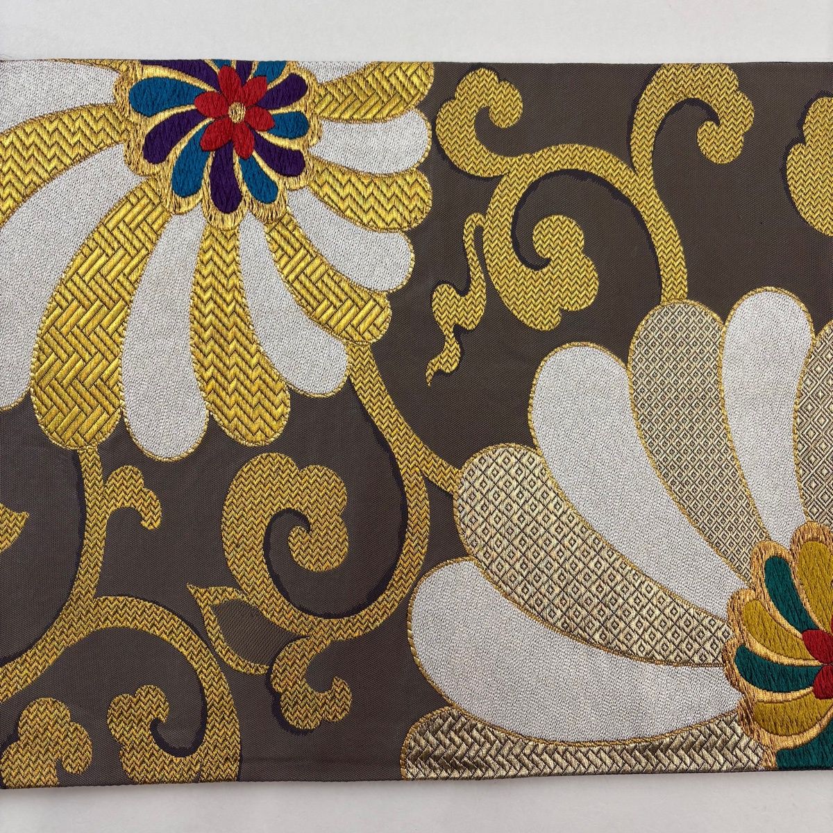 美品】 袋帯 秀品 菊唐草 唐織 箔 灰色 六通 正絹 【中古】 - メルカリ