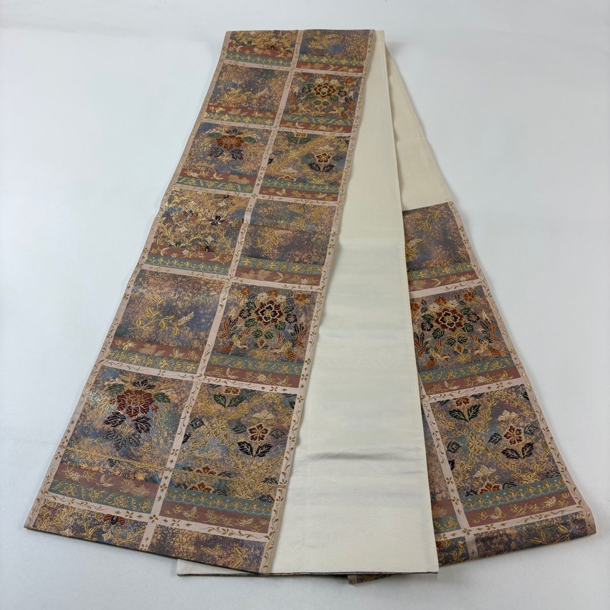 袋帯 美品 秀品 落款 藤三郎 山並み 草花 箔 灰茶 六通 正絹 【中古】