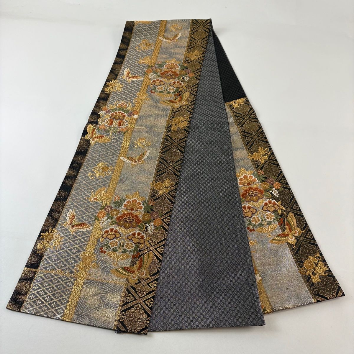 美品】 袋帯 秀品 草花 蝶 唐織 箔 銀色 六通 正絹 【中古】 - メルカリ