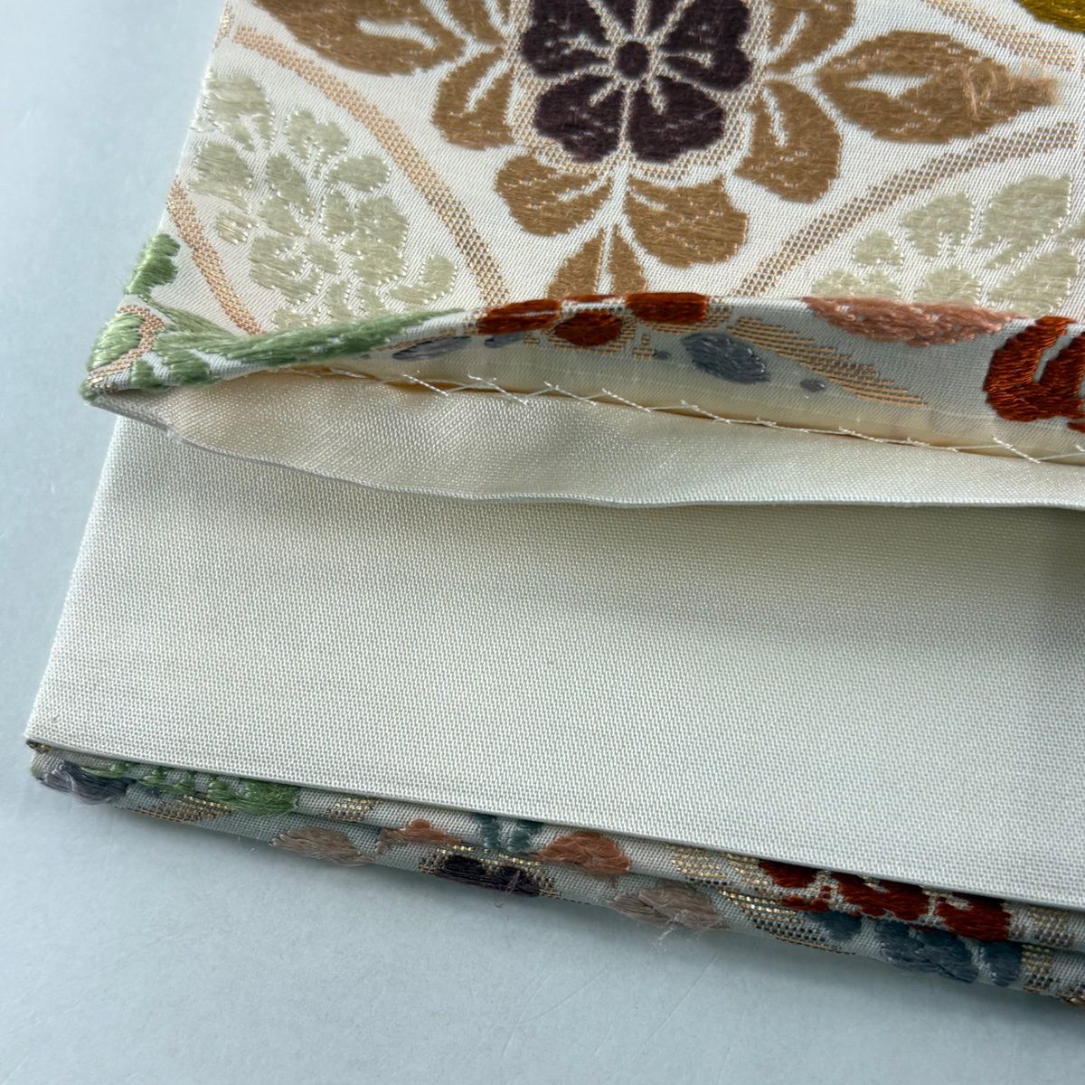 袋帯 名品 七宝 華文 唐織 箔 ベージュ 六通 正絹 【中古】 - メルカリ