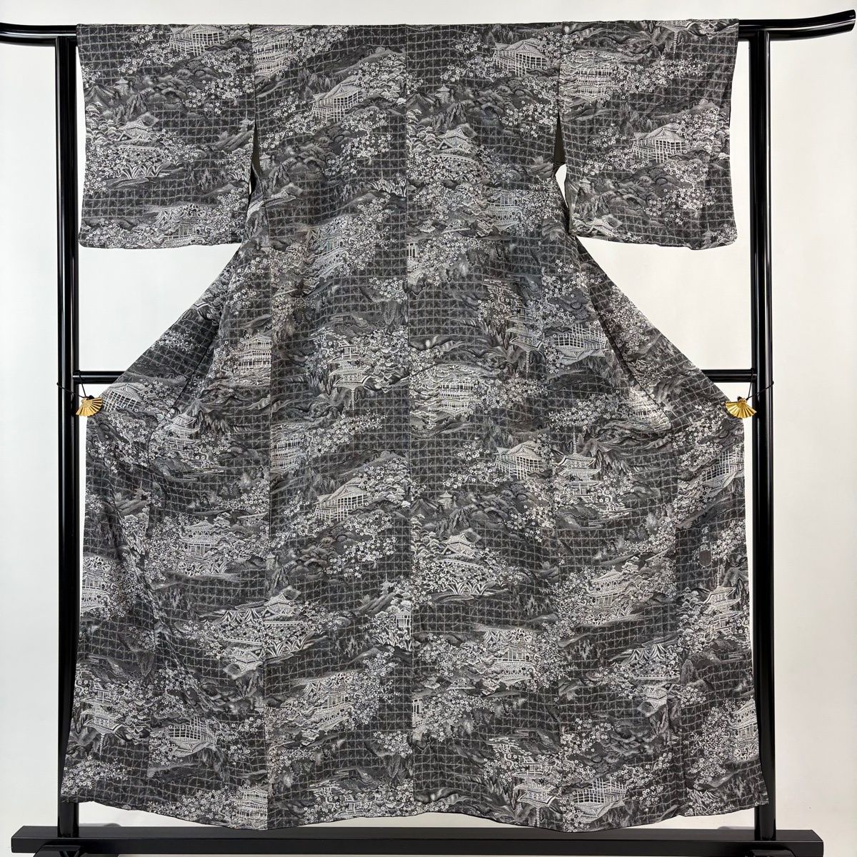 小紋 身丈152 cm 裄丈61 S 袷 建物 松梅 輝宝織 黒灰 正絹