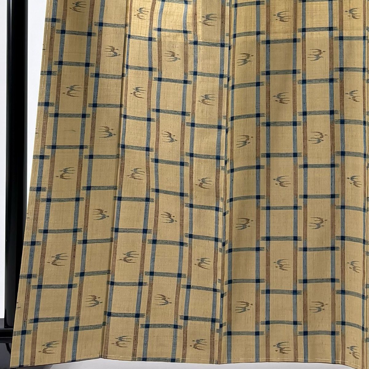 紬 身丈164.5 cm 裄丈67.5 L 袷 琉球紬 バチ衿 胴抜き 燕 縞 薄茶色 正絹