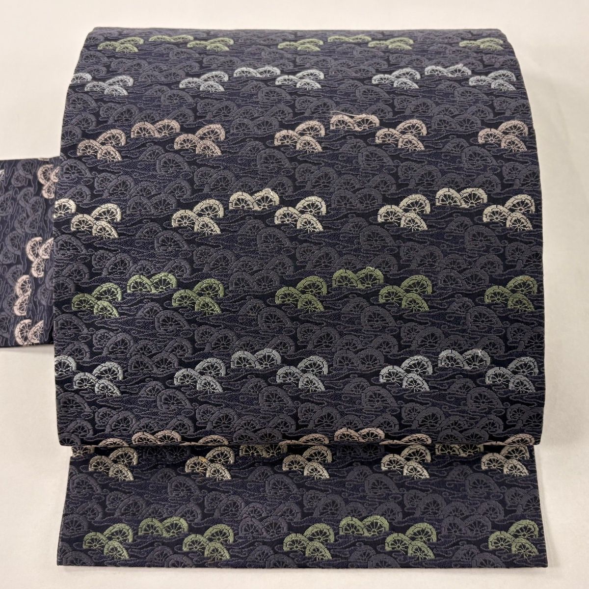 名古屋帯 片輪車 流水 刺繍 紺色 正絹