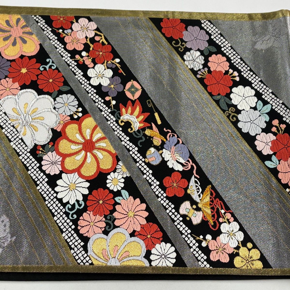 袋帯 秀品 菊唐草 宝尽くし 箔 唐織 銀色 六通 正絹 【中古】 - メルカリ