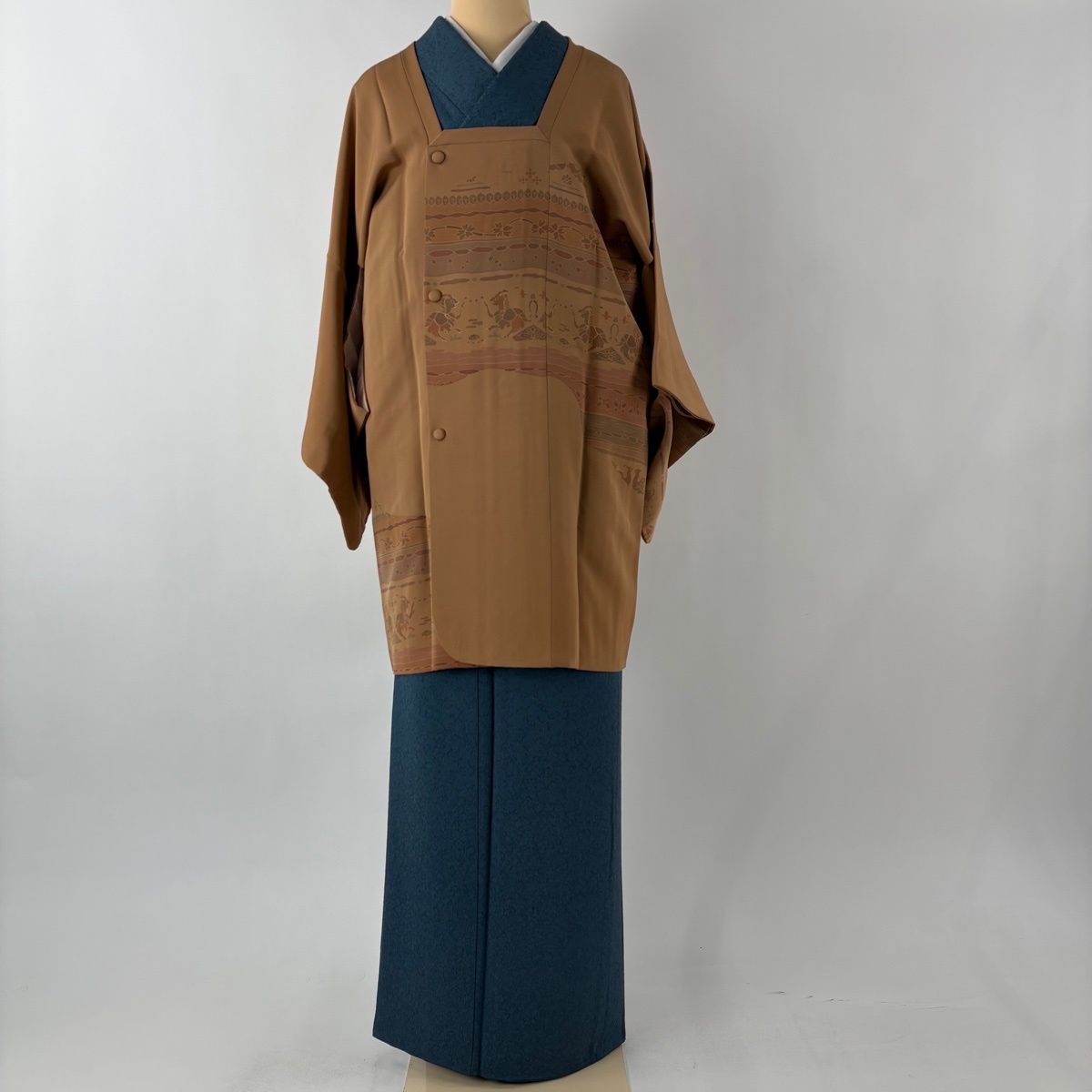 道行 身丈88.5 cm 裄丈64 M 和装コート 角衿 動物 草花 金彩 刺繍 薄茶色 正絹 秀品
