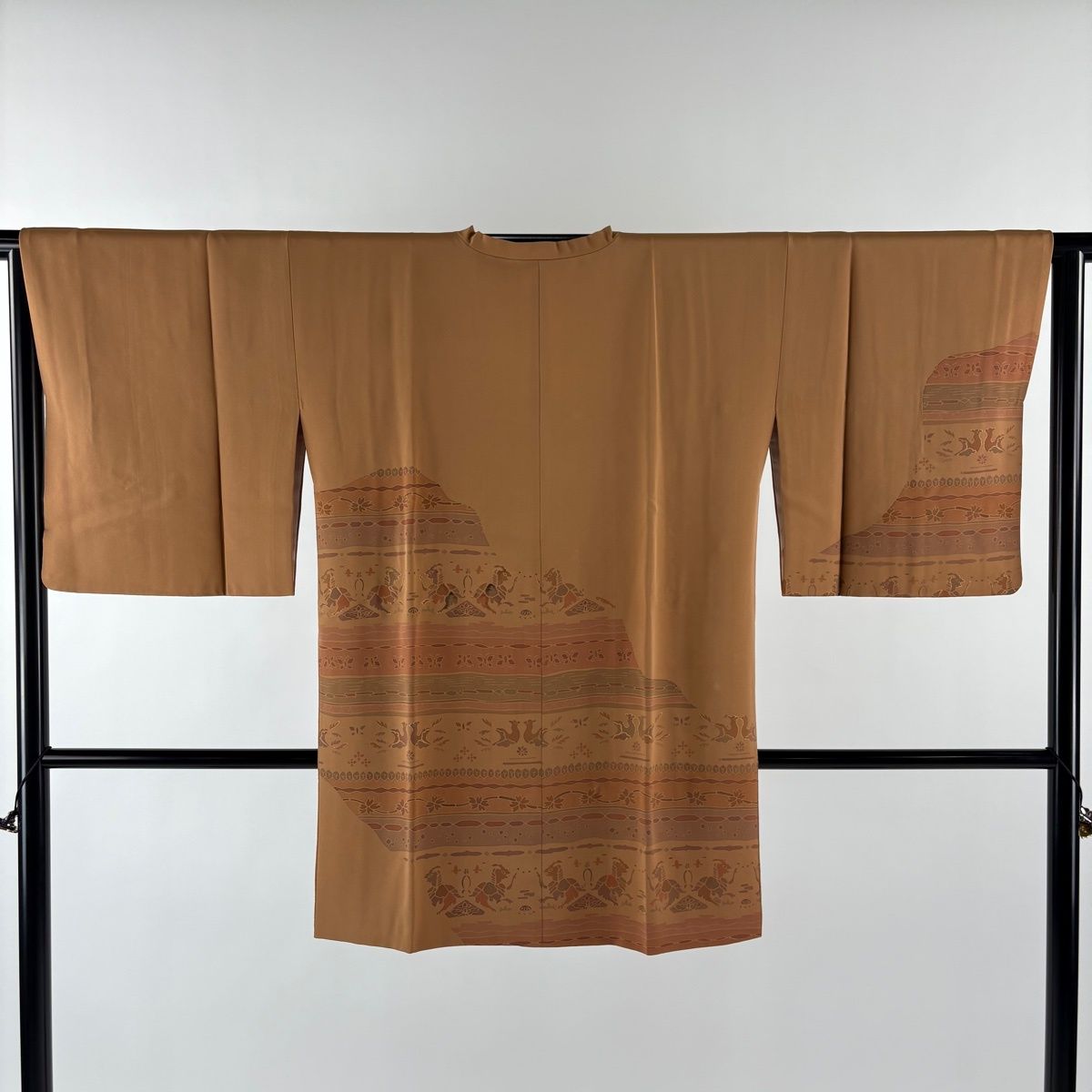 道行 身丈88.5 cm 裄丈64 M 和装コート 角衿 動物 草花 金彩 刺繍 薄茶色 正絹 秀品