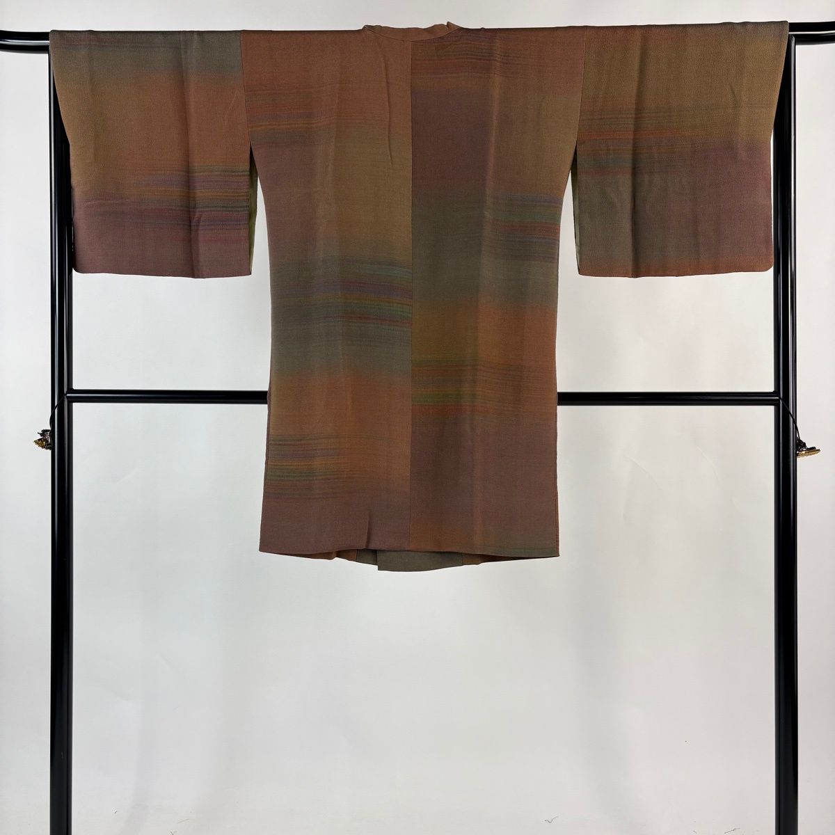 道行 身丈94 cm 裄丈66.5 M 和装コート 角衿 落款 縞 ぼかし 縮緬 茶色 正絹 秀品