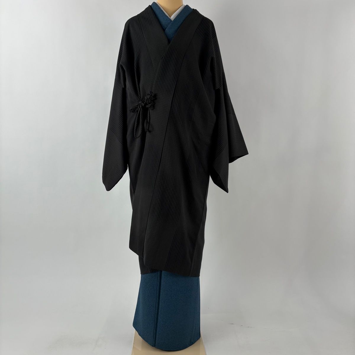 道中着 身丈112.5 cm 裄丈69.5 L 和装コート 洗える着物 格子 変わり市松 墨色 化繊 秀品