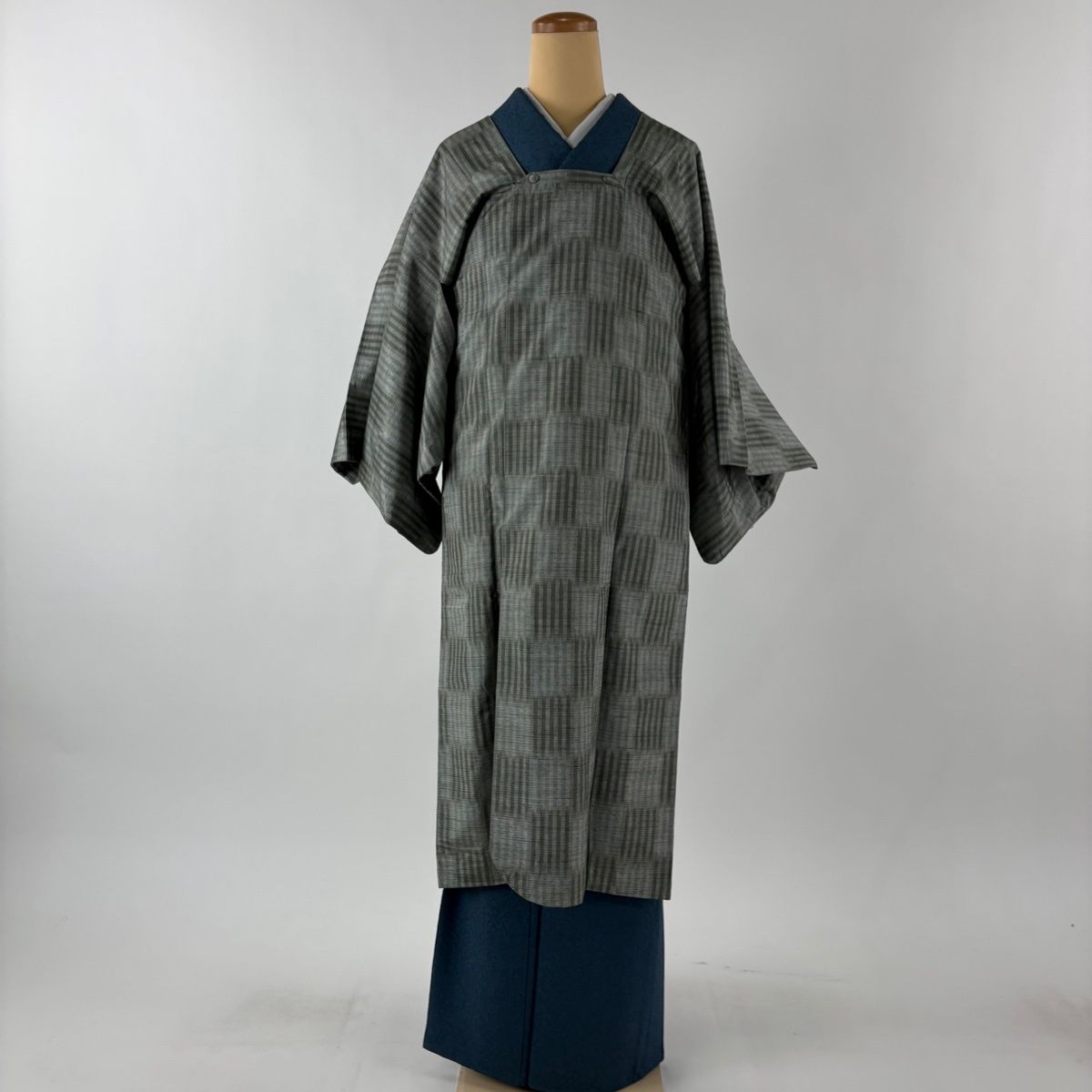 道行 身丈120 cm 裄丈62.5 S 和装コート 角衿 深山ぼかし 証紙 変わり市松 絣 灰緑 正絹 秀品